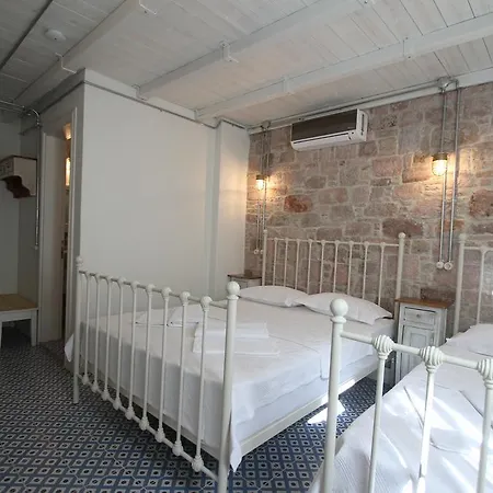 Δωμάτια σε οικογενειακή κατοικία Cesmeli